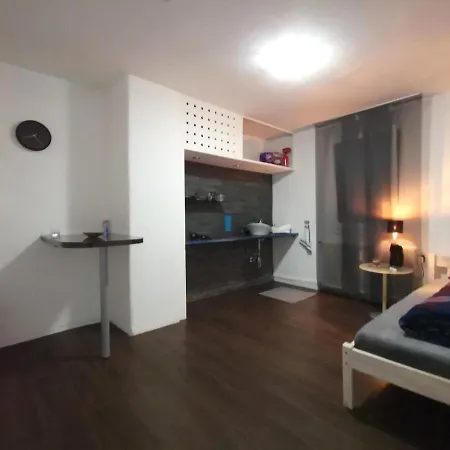 Luxury-Apartment Frisch Renoviert ! Apartment *